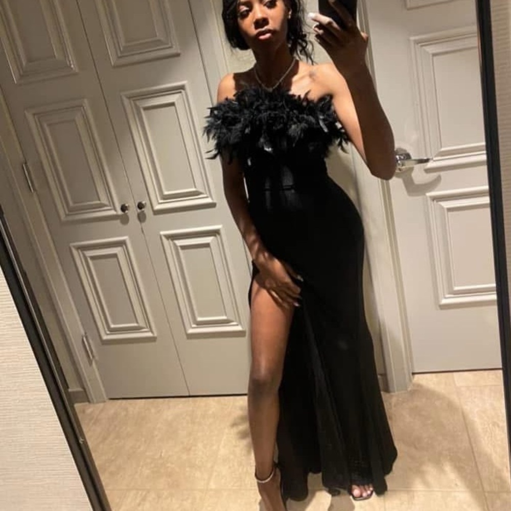Elegant Black strapless fashion nova evening Dress with feathers